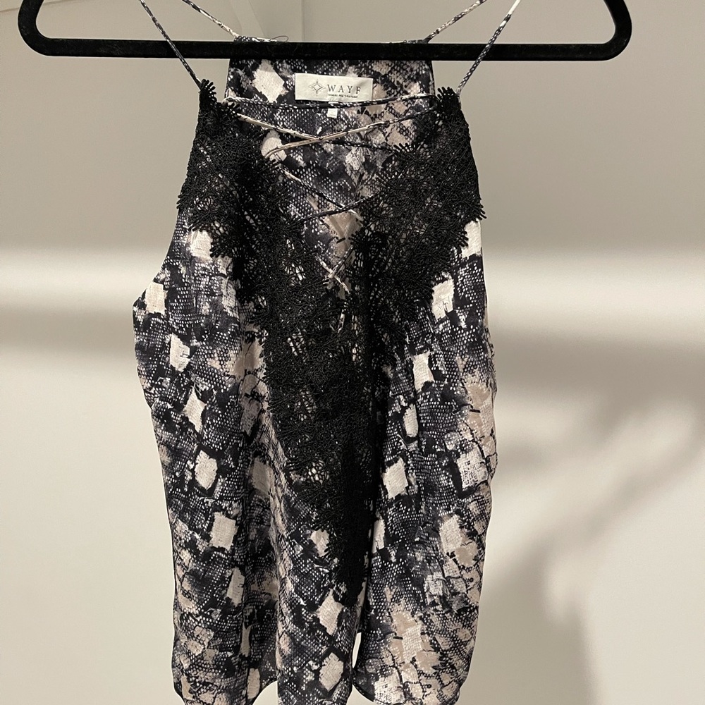 Snakeskin lace cross cross tank